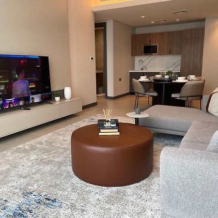 Charthouse Bahrain Ξενοδοχείο Μανάμα Εξωτερικό φωτογραφία A living room in a typical apartment
