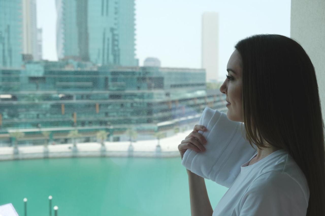 Charthouse Bahrain Ξενοδοχείο Μανάμα Εξωτερικό φωτογραφία A woman in Dubai