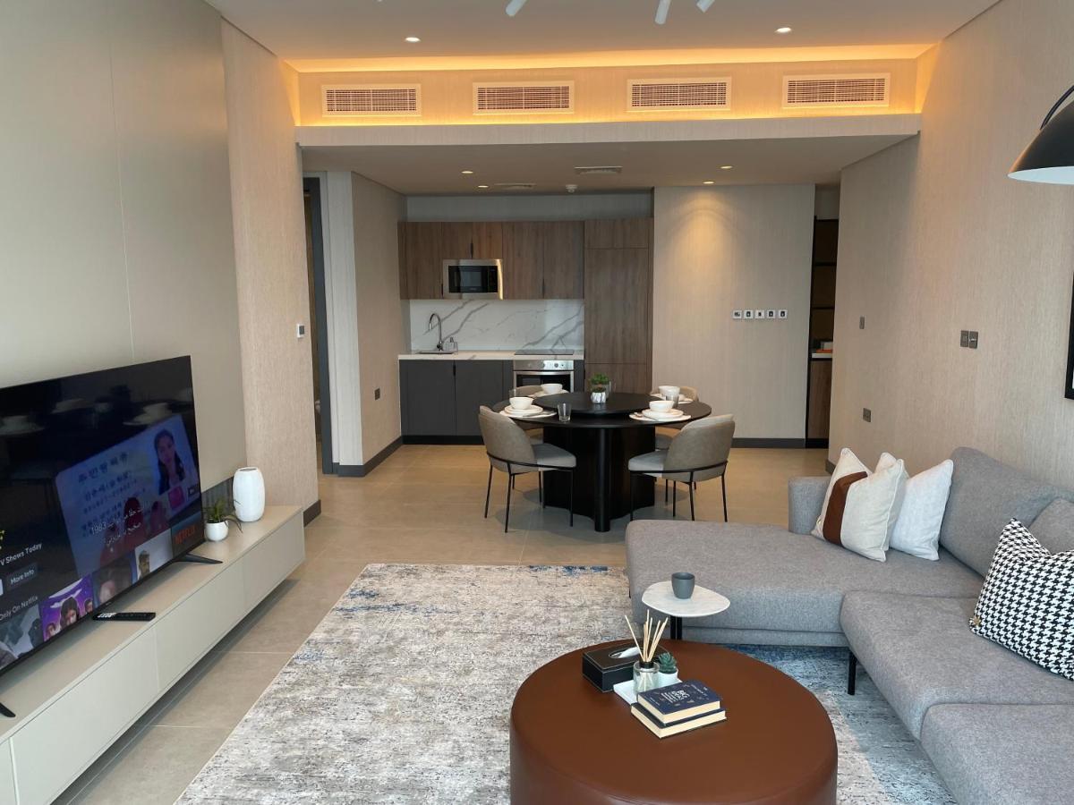 Charthouse Bahrain Ξενοδοχείο Μανάμα Εξωτερικό φωτογραφία A living room in a two-bedroom apartment