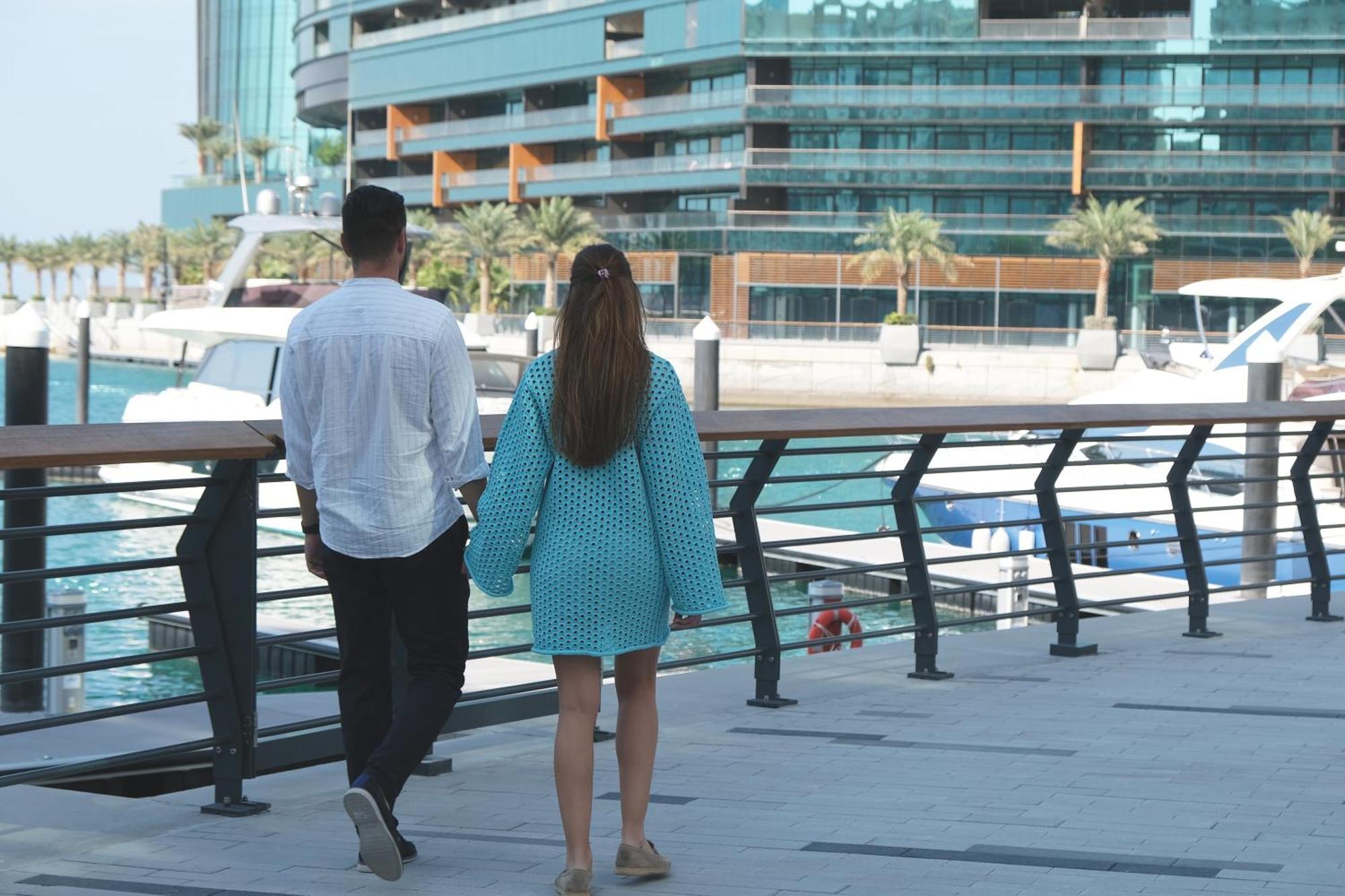 Charthouse Bahrain Ξενοδοχείο Μανάμα Εξωτερικό φωτογραφία A couple walking in Dubai Marina