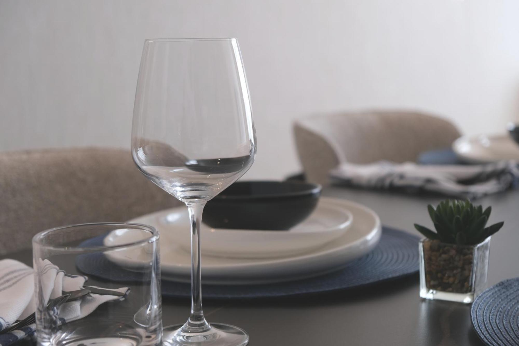 Charthouse Bahrain Ξενοδοχείο Μανάμα Εξωτερικό φωτογραφία A wine glass